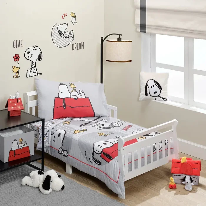 Bedtime Originals Snoopy Love 4-Piece Toddler Bedding Set – Gray/Red/White