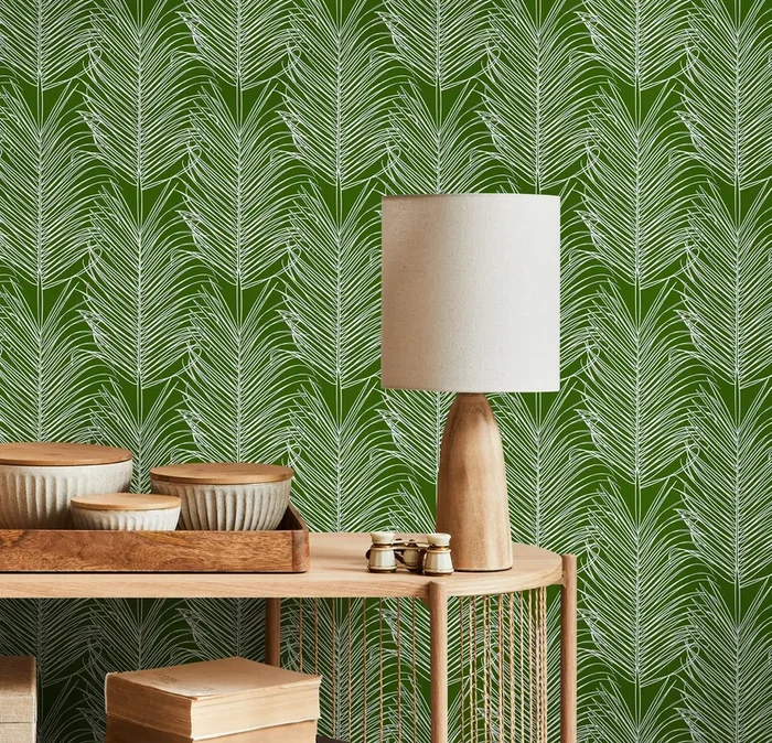 Botanical Wallpaper Featuring A Graphic Palm Frond Design In Green And White – B596