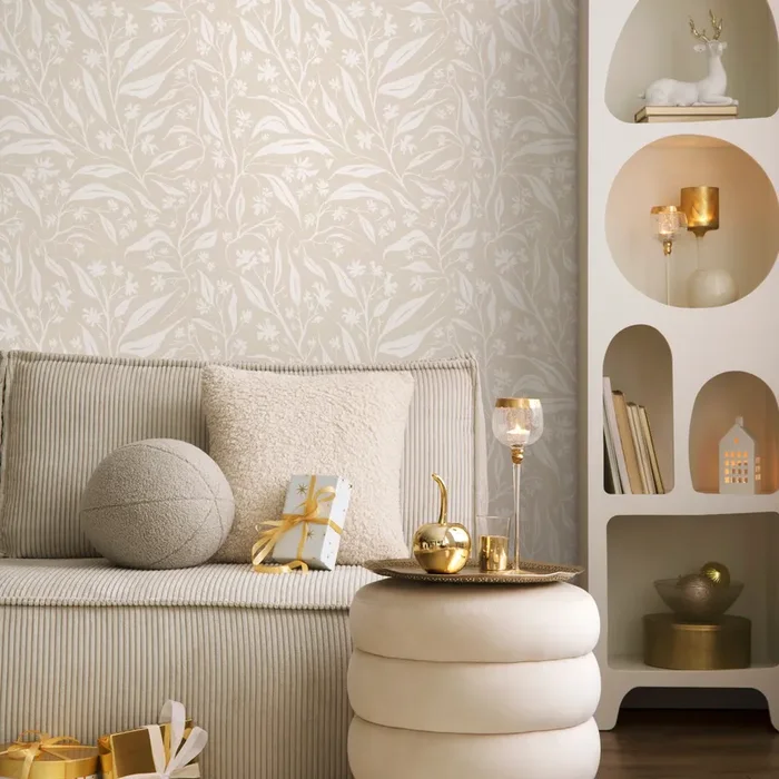 Botanical Wallpaper Featuring Delicate Climbing Vines In White And Beige – C664
