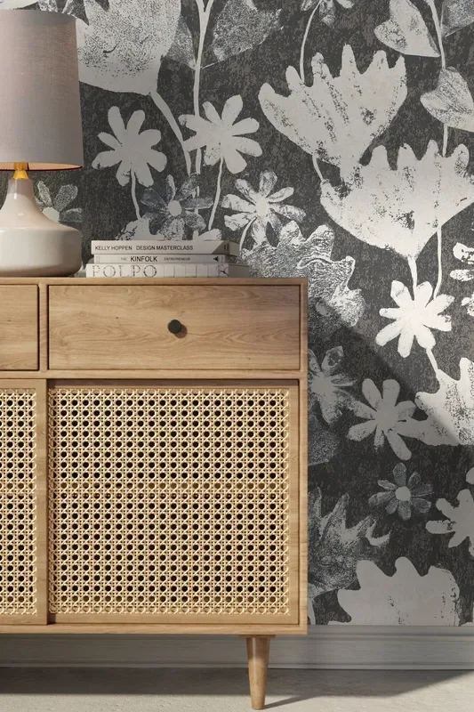 Floral Wallpaper Featuring Stylized Blooms In Charcoal And Cream – X187