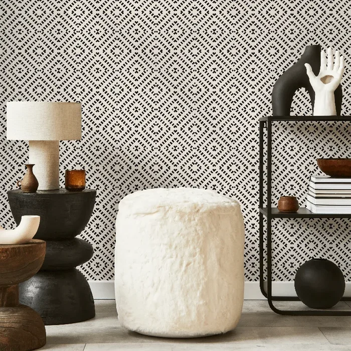 Geometric Wallpaper With A Dashed Diamond Motif In Black And Off-white – C322