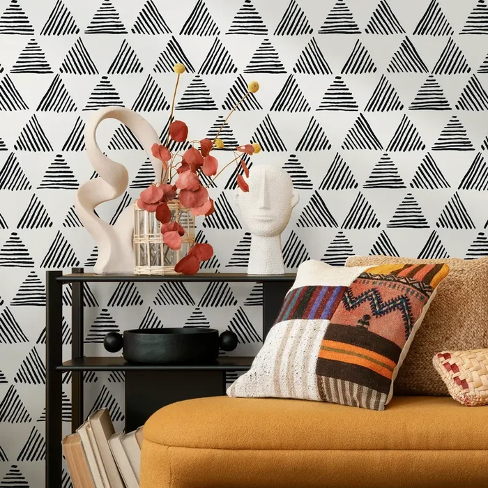 Geometric Wallpaper With Hand-drawn Triangles In Black And White – B817