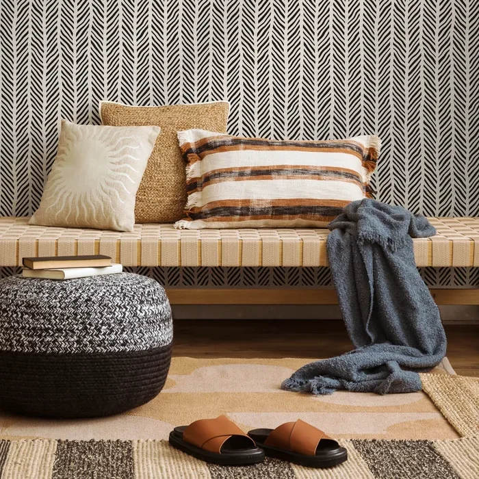 Geometric Wallpaper With Sketched Chevron Lines In Black And Off-white – C313