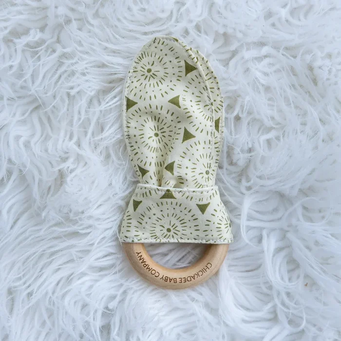 Medallion in Sage Green Birch Teething Ring