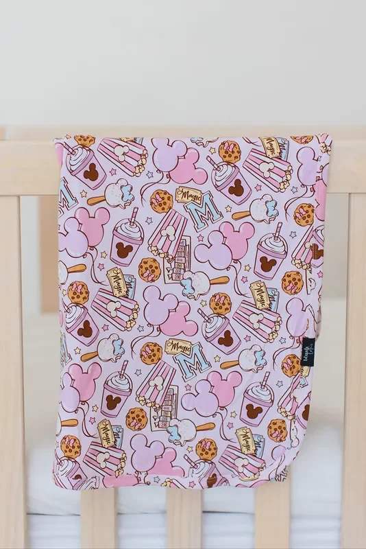 Snacks (pink) – Lightweight Blanket