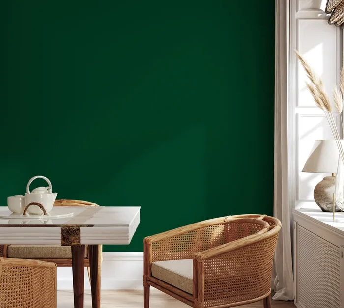 Solid Color Wallpaper In A Rich Castleton Green – D439