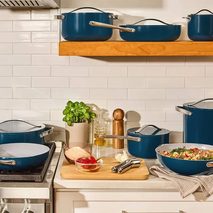 Versatile Cookware Set – Aluminum and Plastic