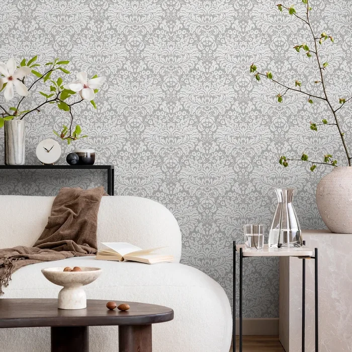 Vintage Damask Wallpaper With An Intricate Floral Motif In Gray And White – A897