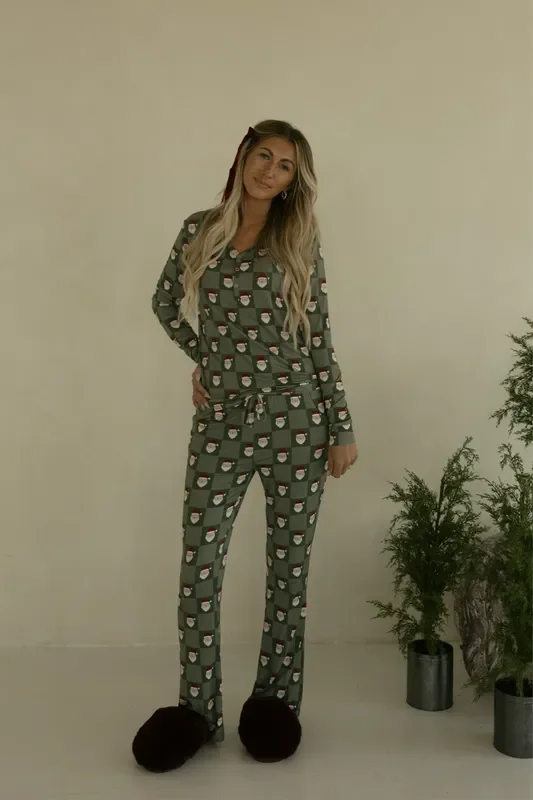 Women’s Long Sleeve Bamboo Pajama | Santa Checkerboard